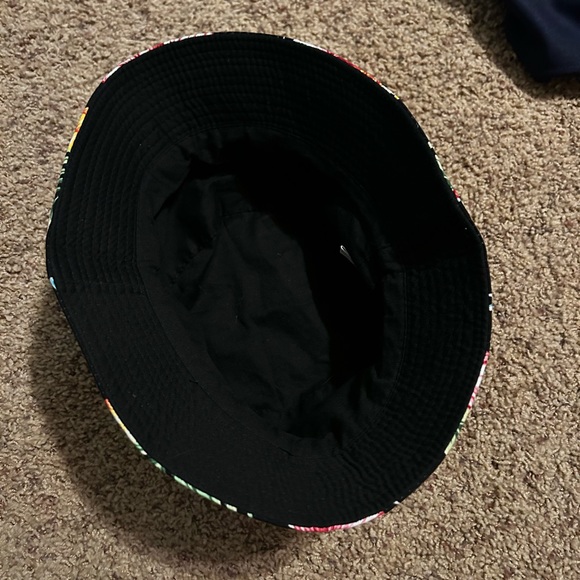 Bucket hat - Picture 2 of 2